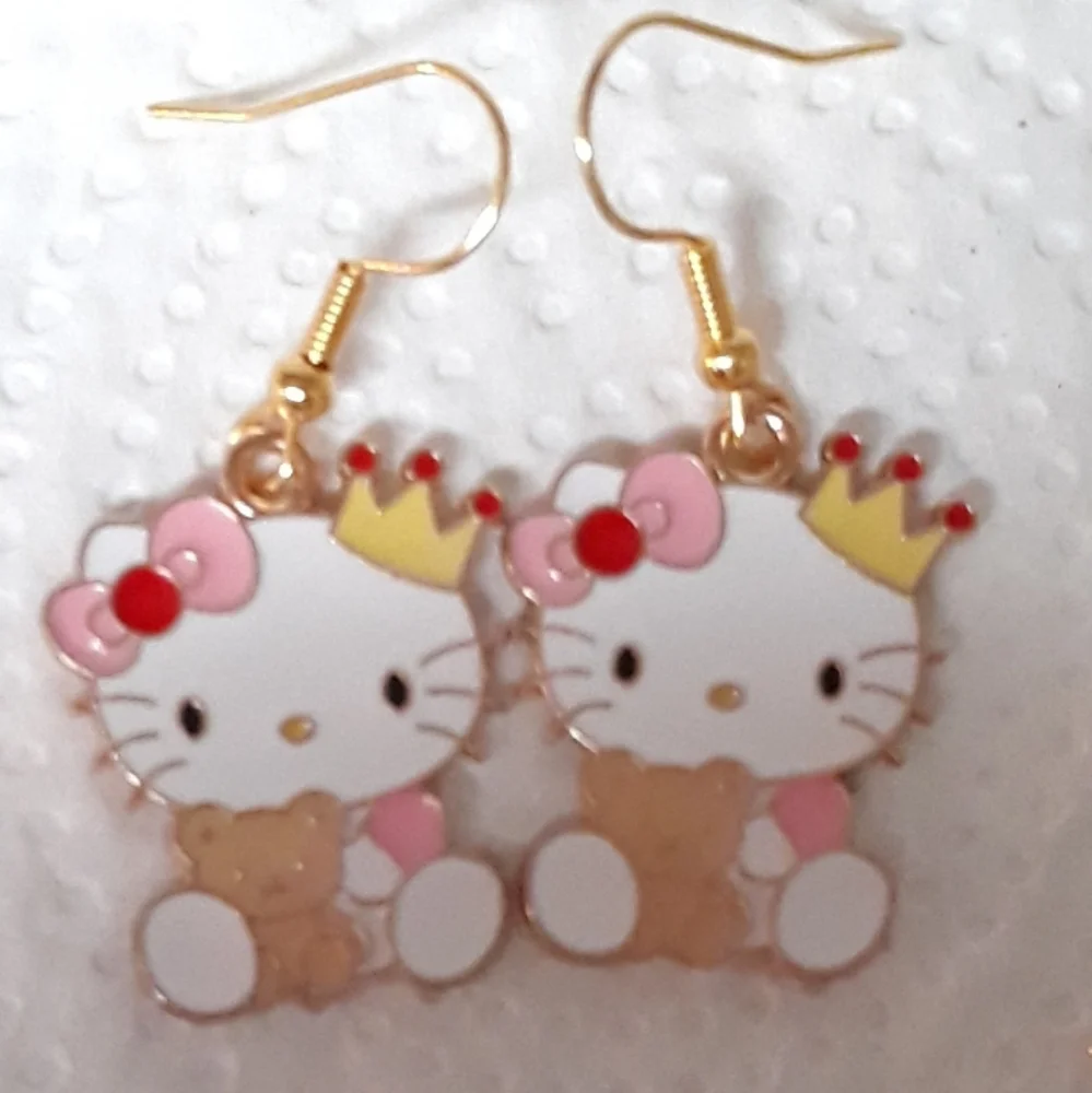 Hello Kitty hello kitty wearing